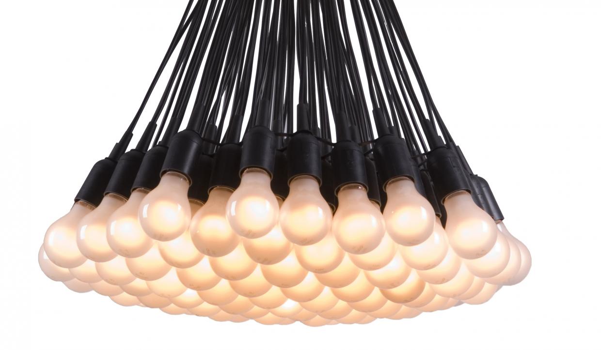85 Lamps chandelier (detail), Droog Design. Foto Gerard van Hees