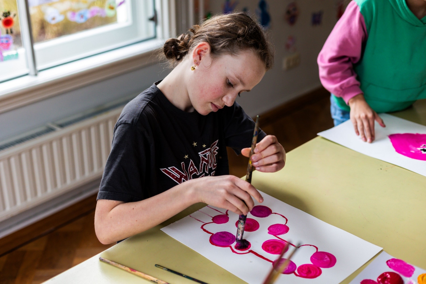 Schilderen. Foto Anne Laureen Fotografie