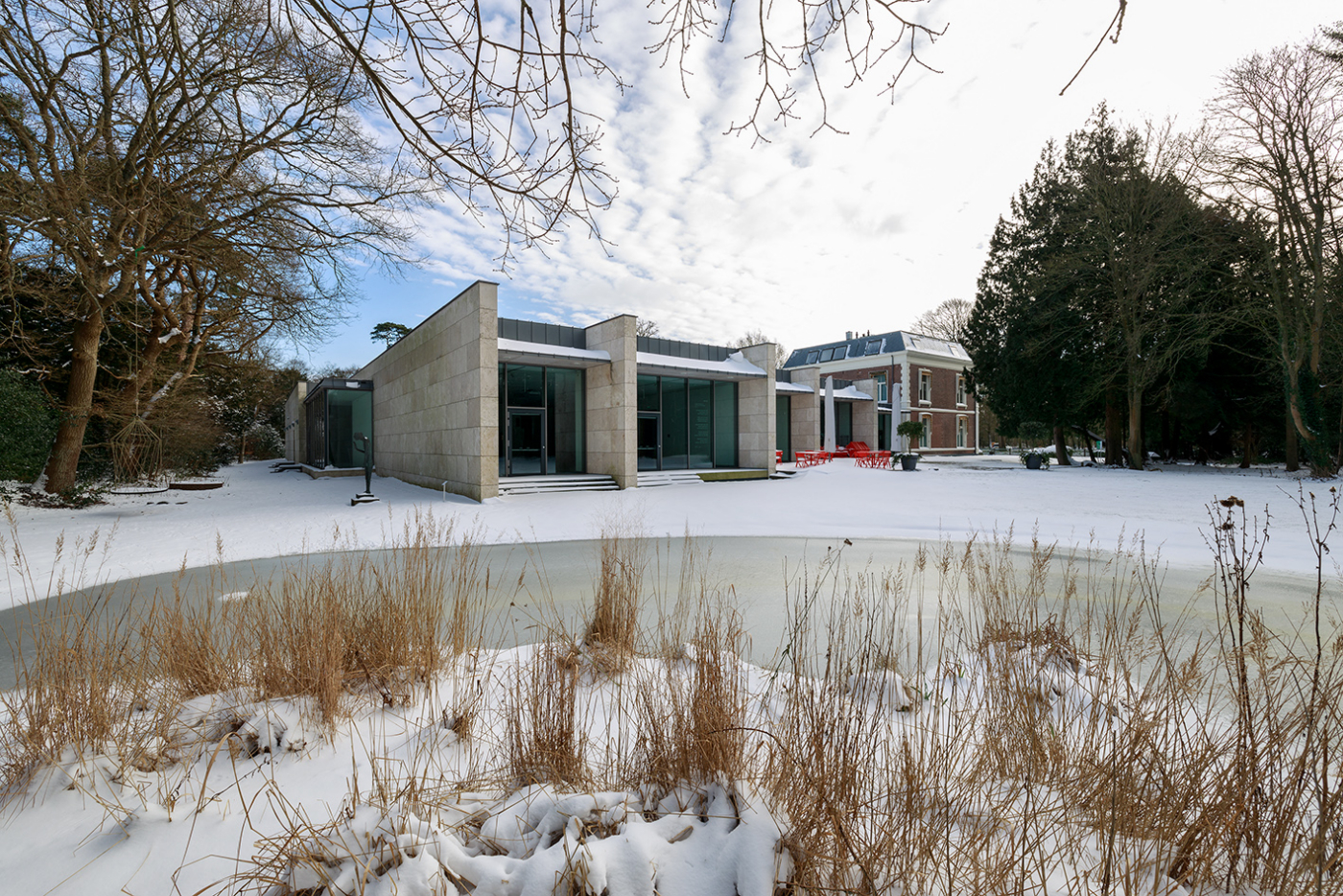 Museum Kranenburgh in de sneeuw. Foto Michel Claus