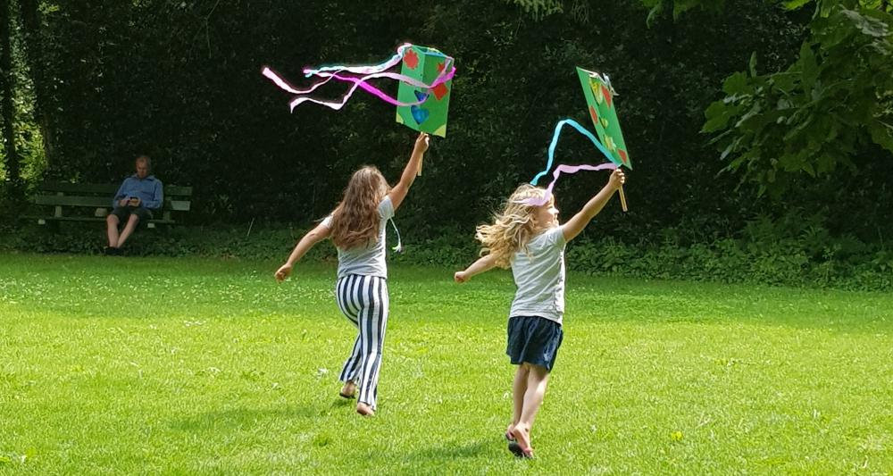 Familieworkshop lichtvaandels maken. Foto: Aad Hoogendoorn